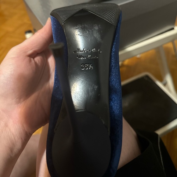 Mary Claud Royal Blue Velour Pumps New - Picture 9 of 12